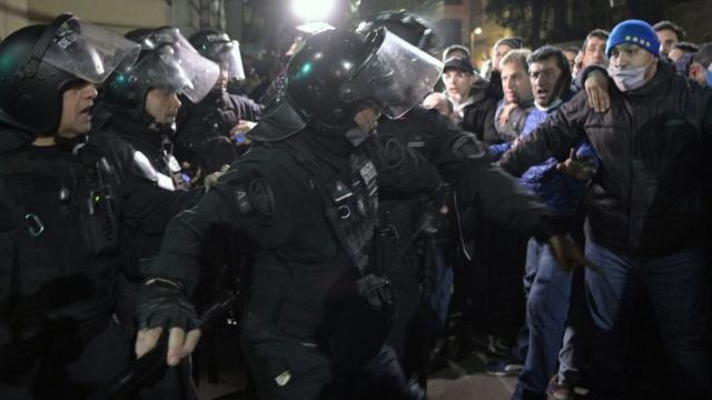 Полиция разгоняет сторонников вице-президента Аргентины Кристины Фернандес де Киршнер