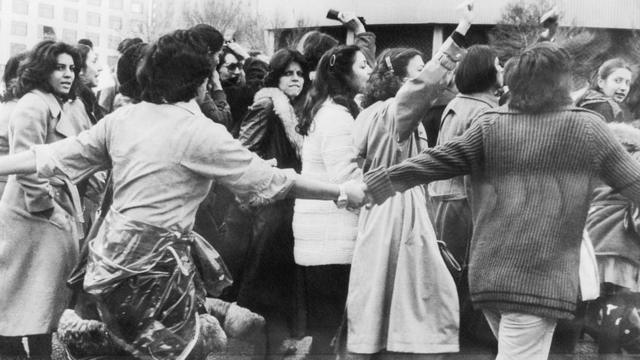 Протесты против ношения хиджабов начались в Иране в марте 1979 года и не прекращались несколько дней