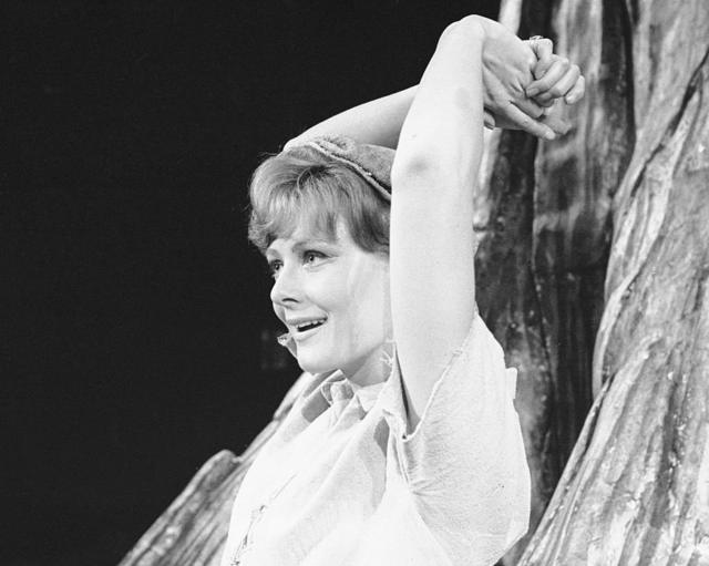 Одна из первых ролей - Розалинда в шекспировской комедии "Как вам это понравится" на сцене Королевского шекспировского театра. 2 июля 1961 г.