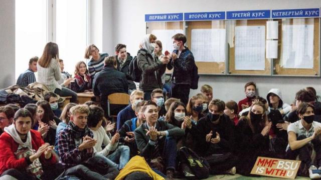 Студенты технических вузов выбрали сидячую забастовку