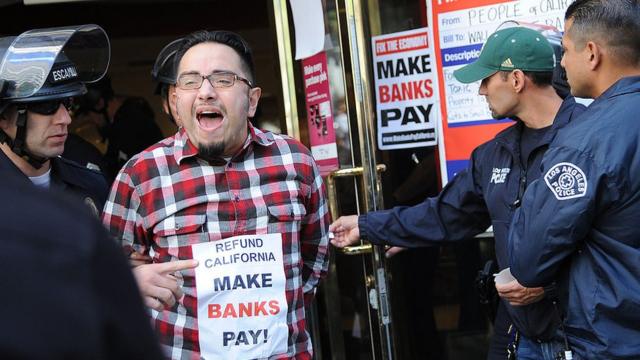 "Заставьте банки заплатить!". Протест в Калифорнии в 2011 году