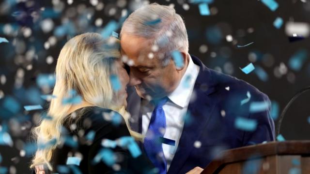 Нетаньяху с женой после выборов