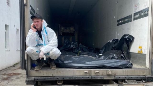 Ігор Середа один з добровольців, які брали участь в ексгумації братських могил у Бучі