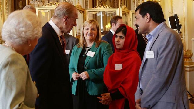Королева и принц Филипп принимали Малалу Юсуфзай в Букингемском дворце