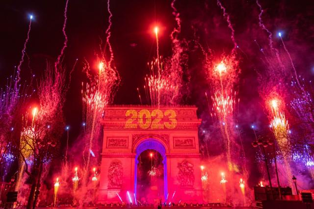 Салюти над Тріумфальною аркою, Париж