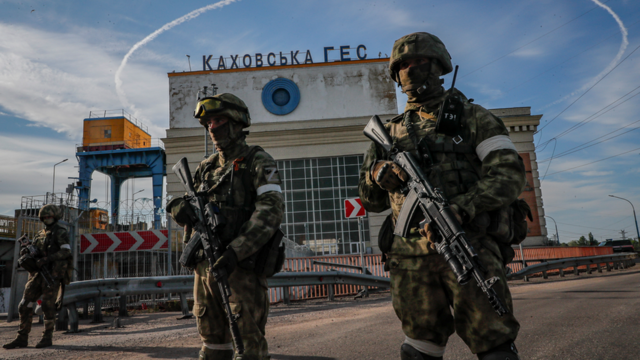 Российские солдаты у Каховской ГЭС