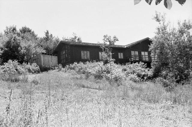 Сделанная в 1987 году фотография дома в городке Корниш в штате Нью-Гэмпшир, где десятилетиями, скрываясь от постороннего взгляда, жил Сэлинджер