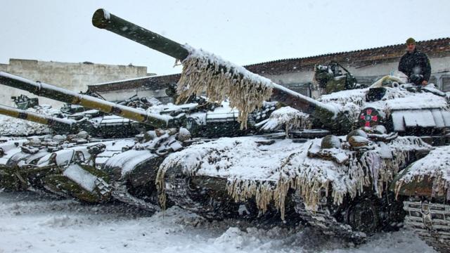 Украинские танки во время учений около Харькова
