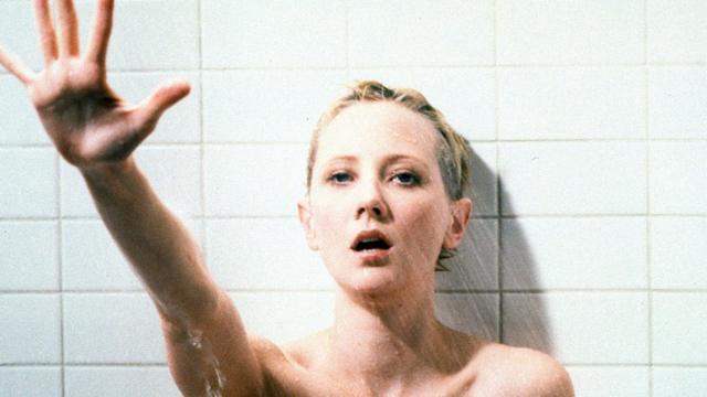 Энн Хеч снималась в ремейке фильма "Психо", выпущенном в 1998 году