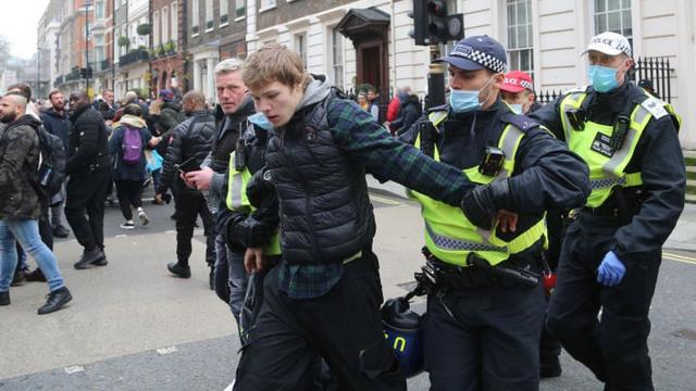 Задержания на акции протеста против локдауна в Лондоне