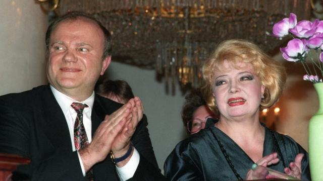 Лидер КПРФ Геннадий Зюганов и актриса Татьяна Доронина в 1996 году.