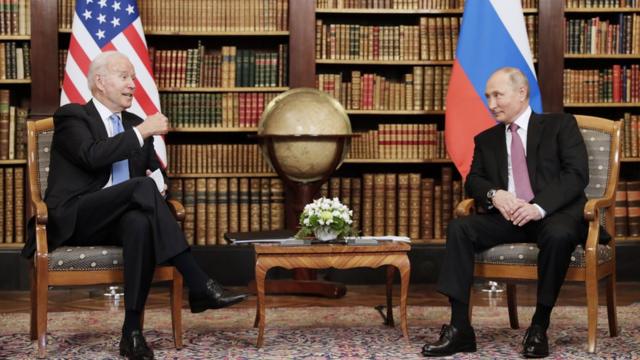 Владимир Путин и Джо Байден во время встречи на вилле Ла-Гранж