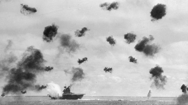 Атака японской авиации на американский аиваносец "Йорктаун" 4 июня 1942 года