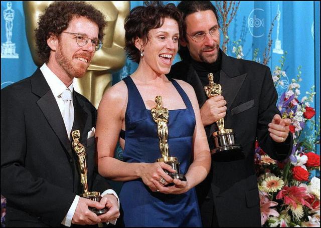 За фильм "Фарго" братья получили "Оскара" за лучший сценарий, а Фрэнсис Макдорманд - за лучшую женскую роль