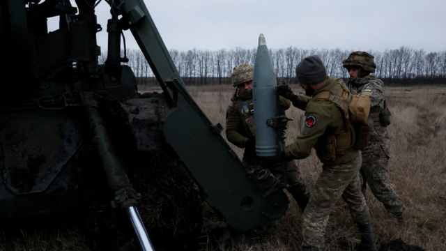 Украинские солдаты из 43-й артиллерийской бригады под Бахмутом