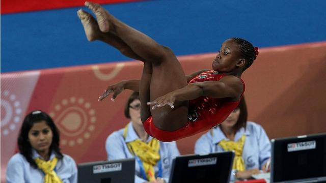 Спортсменка из ЮАР на соревнованиях по художественной гимнастике