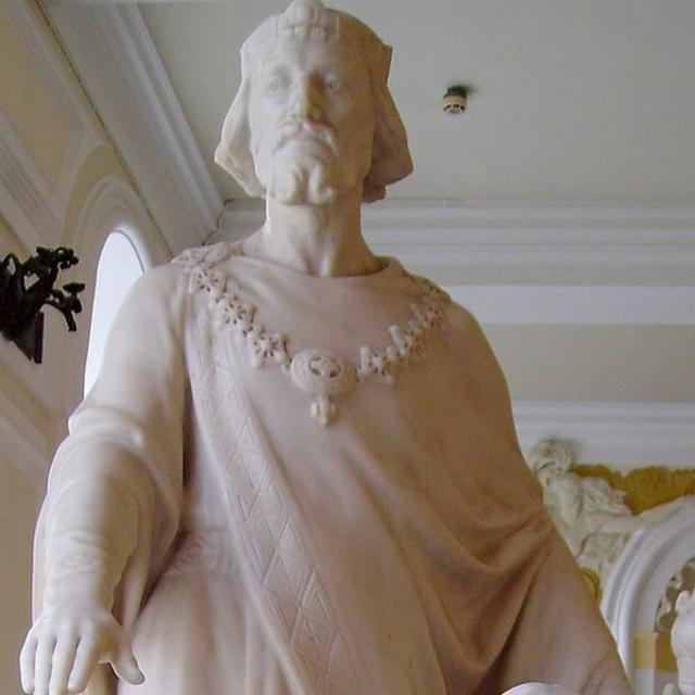 Статуя Хивела Доброго в Кардиффе