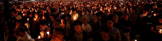 Тысячи человек приняли участие в акции памяти по жертвам Тяньаньмэня