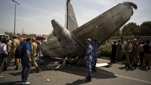 В результате крушения пассажирского самолета в Тегеране погибли около 40 человек (2014 г.)