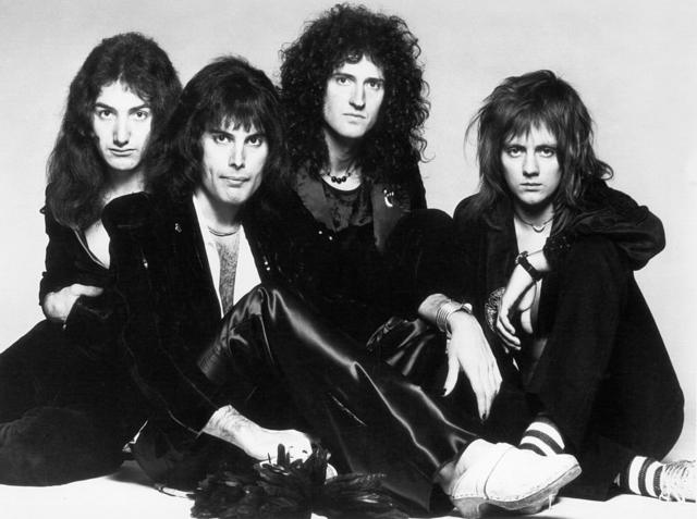 Одна из самых ранних фотографий классического состава Queen. Слева направо: Джон Дикон, Фредди Меркьюри, Брайан Мэй, Роджер Тейлор. 1971 г.