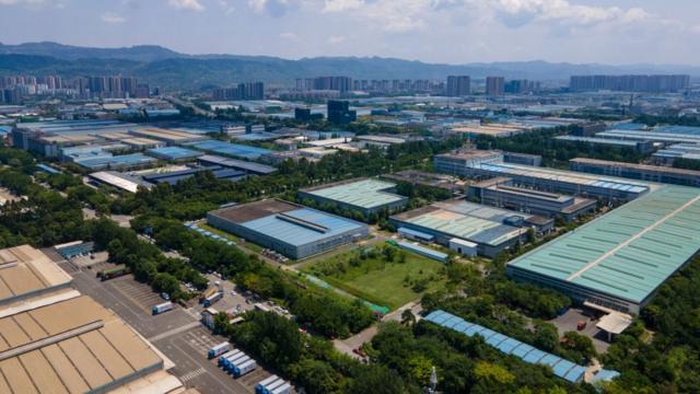 Вид с воздуха на филиал FAW-Volkswagen Automobile Co., Ltd в Чэнду