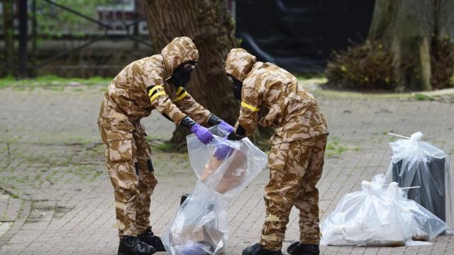 Сотрудники служб безопасности в Солсбери