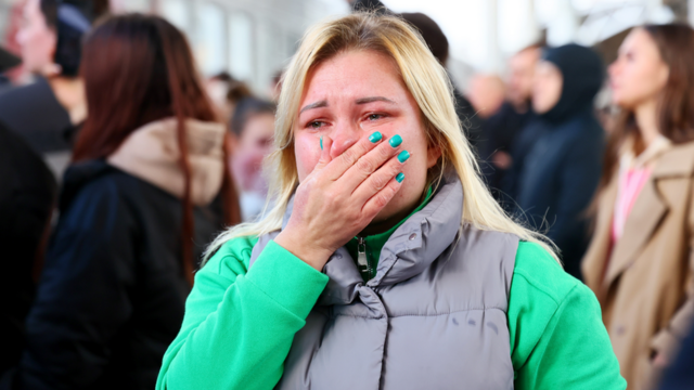 Плачущая женщина. Мобилизация в России