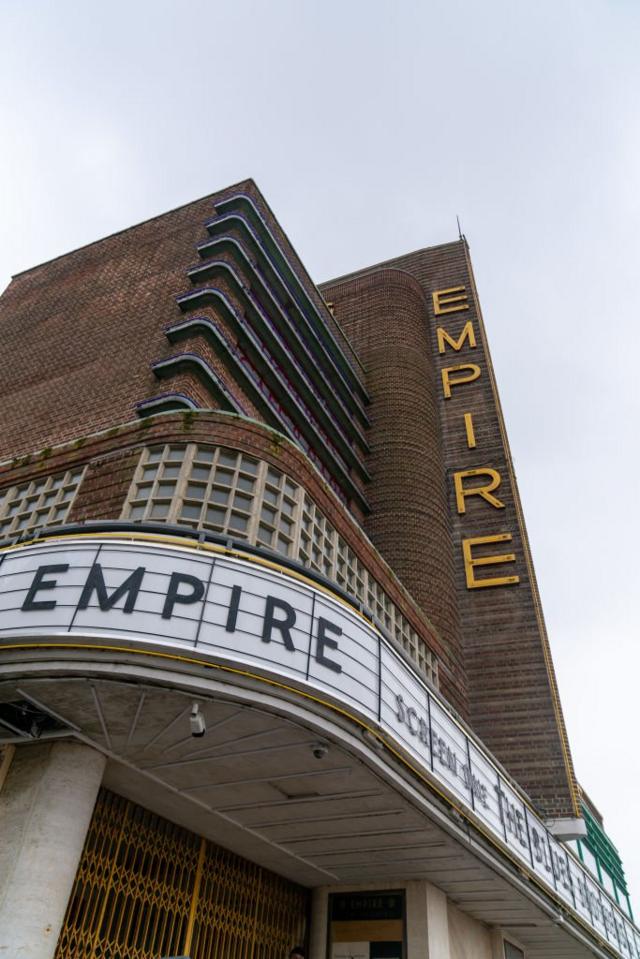 Кинотеатр Empire в британском городе Маргейт, где проходили съемки "Империи света"