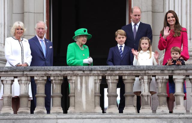 Ключевые члены королевской семьи на балконе Букингемского дворца, июнь 2022 года