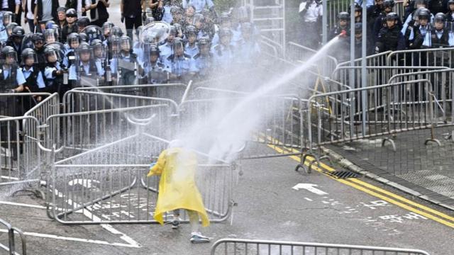 Столкновения в Гонконгеб 12 июня 2019