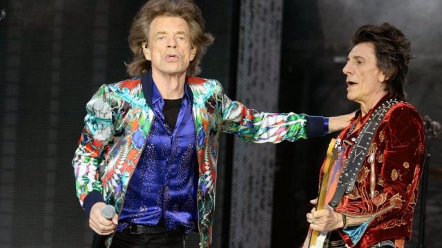 Sir Mick Jagger (l) and Ronnie Wood