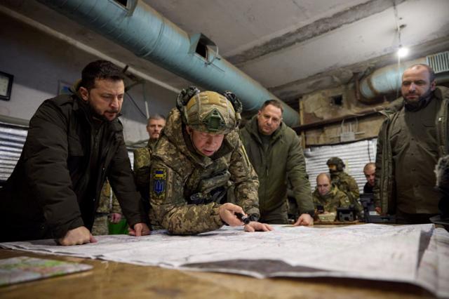 Владимир Зеленский и украинские военные 