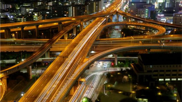 Жизнь в японских мегаполисах не останавливается и ночью - как и работа