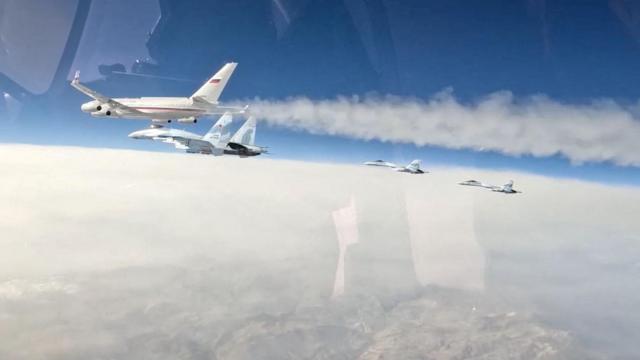 Самолет Путина охраняли четыре российских истребителя