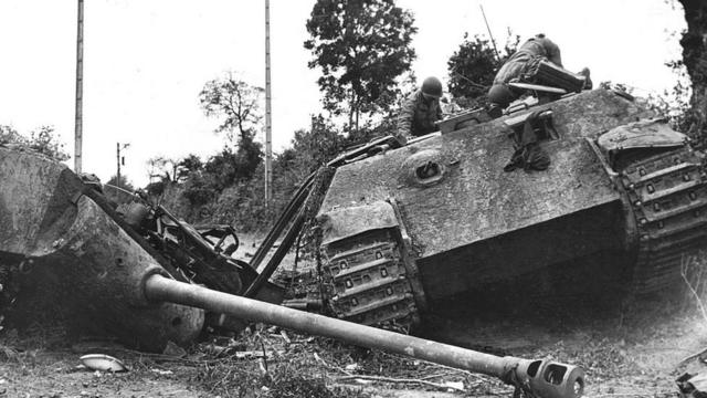 Подбитый немецкий танк в Нормандии