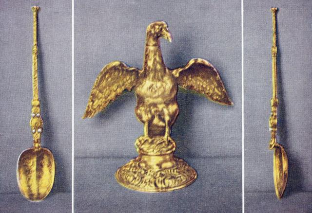 Золотой сосуд в виде орла и два вида коронационной ложки
