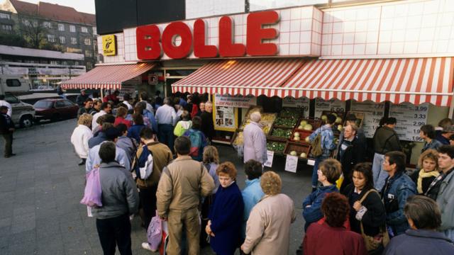 12 November, 1989 Germany / GDR, Berlin. The fall of the wall. Visitors from East-Germany in front of the supermarket BOLLE. They were able to pay with East-Mark there.