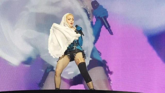 Мадонна во время тура Celebration