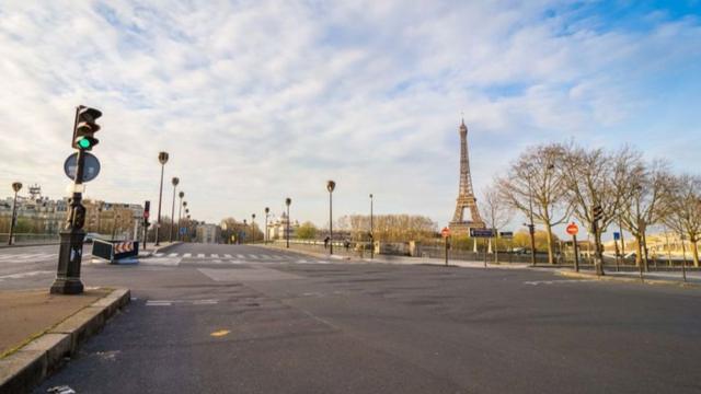 Пустые улицы в Париже
