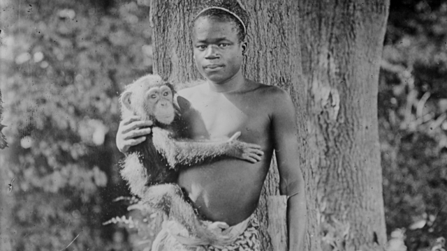 Ота Бенга с обезьянкой в руках
