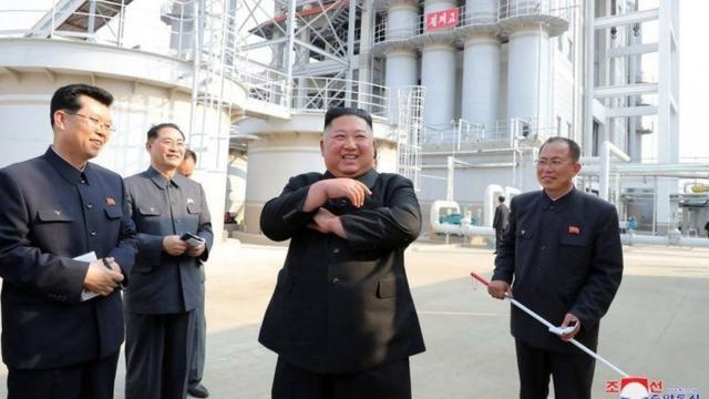 После трех недель отсутствия Ким Чен Ын торжественно открыл завод удобрений