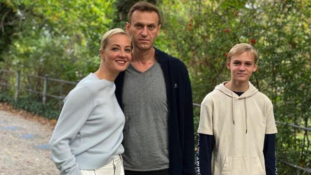 Навальный, его женя Юлия и сын Захар