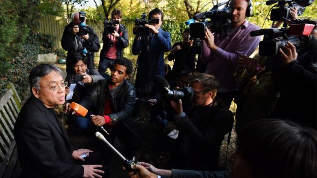 Kazuo Ishiguro and reporters