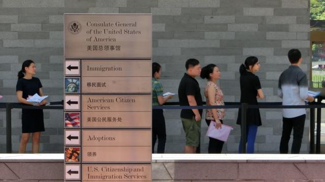 На странные симптомы жаловались сотрудники посольства США в Гуанчжоу