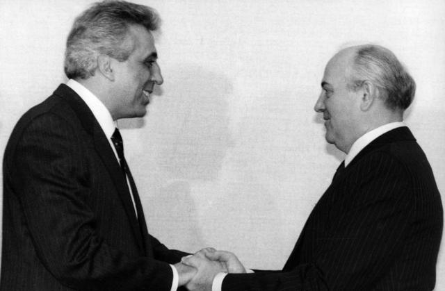 Кренц и Горбачев 1989 год