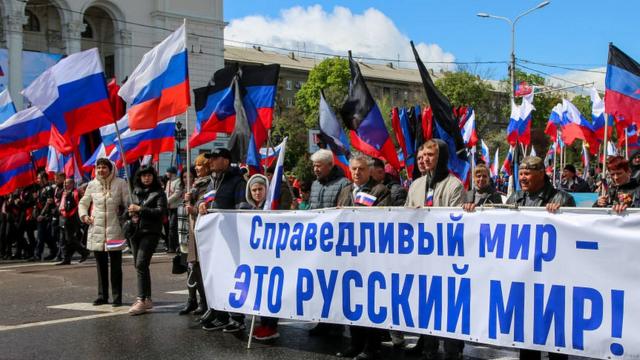 Демонстрация в Донецке 11 мая в честь годовщины референдума о присоединении к России