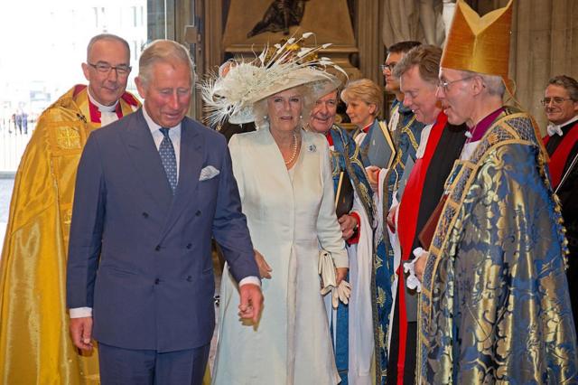 Принц Чарльз с женой и архиеписком Кентерберийский Джастин Уэлби