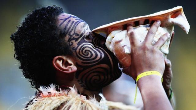 Воины маори до сих пор используют раковины в качестве музыкальных инструментов в ритуальных целях