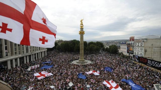 Акция протеста в Тбилиси 1 сентября 2008 года. Грузия пережила пятидневную войну с Россией в 2008 году и считает 20% своей территории оккупированными