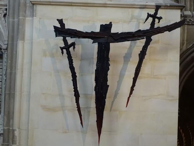 Четыре меча в Кентерберийском соборе
